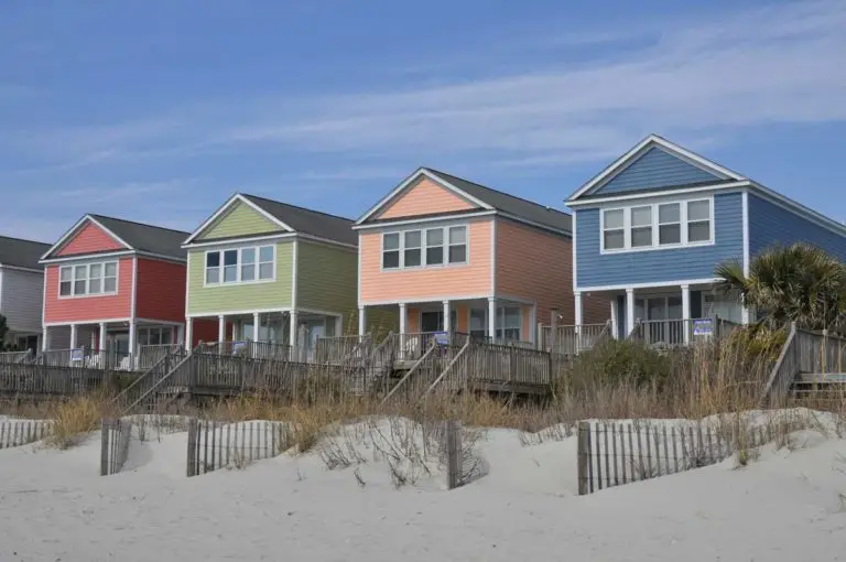 Best Fencing Material for Beach Homes
