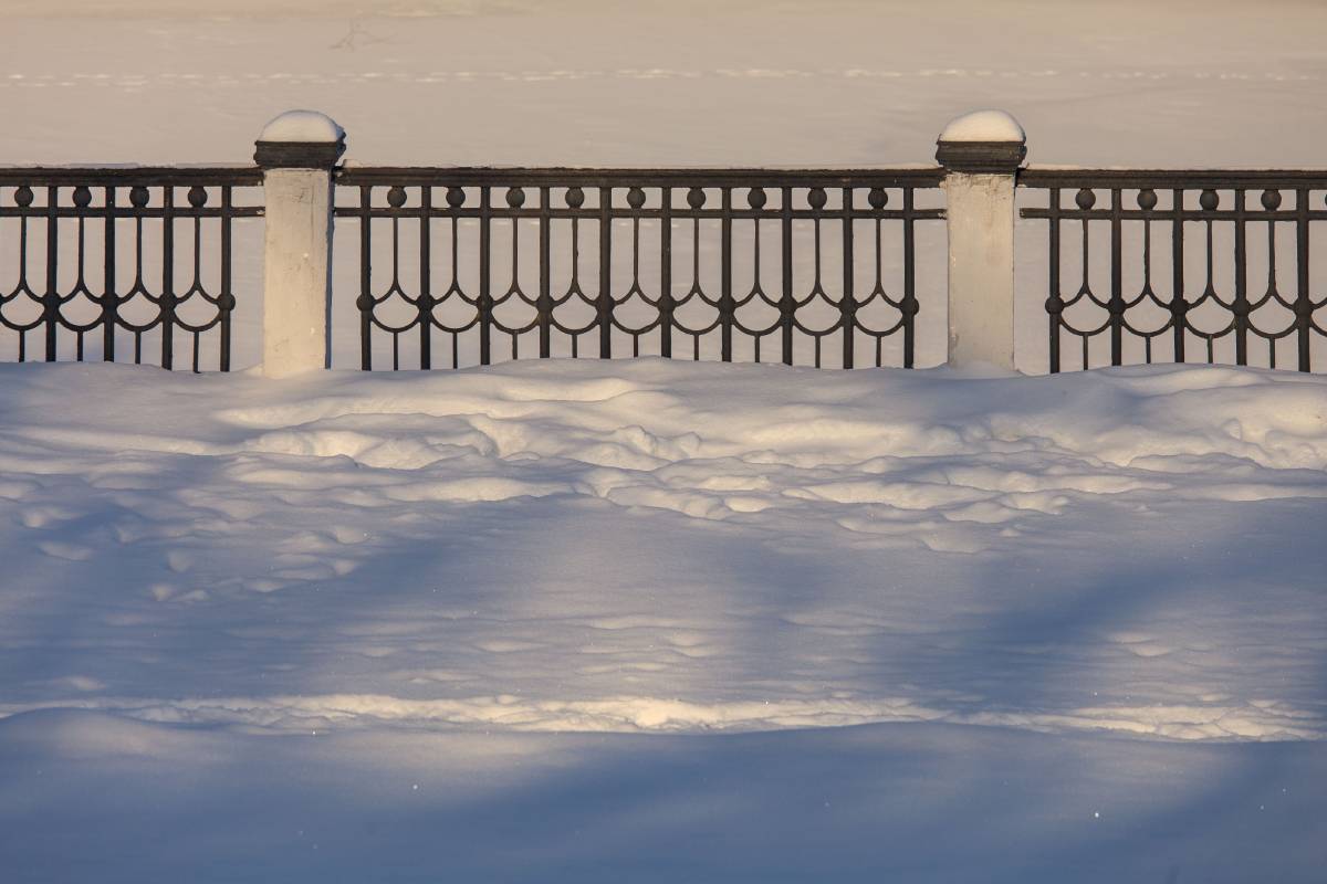 An aluminum fence that is in deep snow