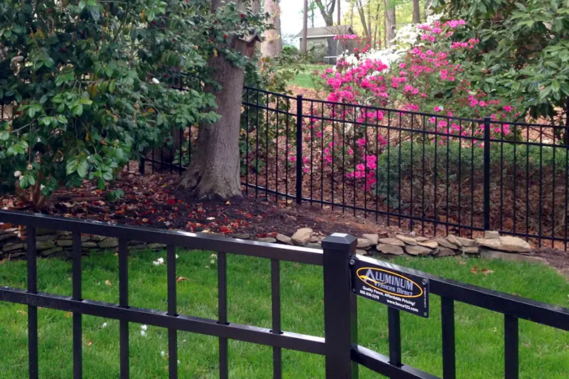 Aluminum fence reviews discount