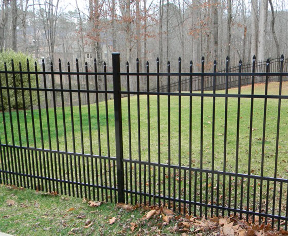 are aluminum fences good for dogs